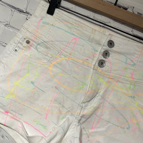 Vintage Look 80’s High Waisted White Shorts Neon Graffiti Jr Size 11 - Picture 2 of 16